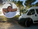 José, capitán de un yate de 6 millones en Ibiza, duerme en una furgoneta de 4.000 euros: "Los ingresos son buenos, pero si se te va la mitad del sueldo en un alquiler, no merece la pena venir a la isla"