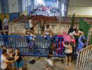 "Mira, mira, mira los cuerpos tirados en la puerta de mi negocio": los vecinos de Ceuta narran el "caos" y el "miedo" de una ciudad con el cierre echado