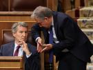 El PP ya desliza que "en los documentos firmados" con Vox hay compromiso de cumplir con el reparto de migrantes