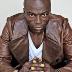El cantante británico Seal generalmente pinta sus uñas con colores oscuros que pasan desapercibidos. Esta imagen ha sido la excepción.