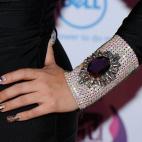 Nicole "Snooki" Polizzi del reality 'Jersey Shore' combina colores metálicos con las formas cuadradas de sus uñas.