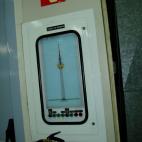 Uno de los paneles de mandos que se encuentran al entrar en la torre.