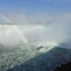Procedente de una estirpe de equilibristas, Nik Wallenda cruzó ayer las cataratas más famosas del mundo suspendido en un cable.
