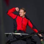 Procedente de una estirpe de equilibristas, Nik Wallenda cruzó ayer las cataratas más famosas del mundo suspendido en un cable.