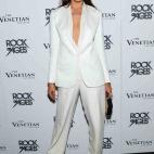 A Irina Sayk le gusta llevarlo sin camisa. ¿Para qué más?