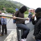 Entorno del pozo Santiago en Aller, en Asturias, donde permanecen encerrados tres mineros desde hace 21 días, jornada de paro general y manifestaciones convocada por los sindicatos CCOO y UGT en las cuencas mineras de León, Palencia y Asturias...