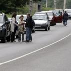 Corte de trafico tras la colocación de una barricada en el entrono de los pozos mineros de Asturias en la jornada de huelga general del 18 de junio