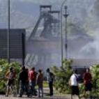 Enfrentamientos entre mineros y policía en el pozo Sotón de Hunosa