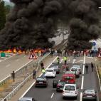 Enfrentamientos entre mineros y la Guardia Civil en Campomanes (Asturias) que se enmarcan en la huelga indefinida que vive el sector del carbón en España en protesta por los recortes.