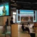 Toni Garrido ha bromeado en la presentación: "Huffington... todo el mundo pensó: puedo situar Washington, Los Angeles, pero ¿Dónde está Huffington? Está al lado de Cebrián".