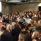 El Espacio de la Fundación Telefónica completo en su aforo de 200 personas, entre ellas blogueros, periodistas, políticos y estudiantes de la Escuela de El País.