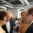 El expresidente del Gobierno, Felipe González, asistió a la presentación de El Huffington Post. En la imagen, conversa con Montserrat Domínguez, directora de El HuffPost; Arianna Huffington, presidenta del Huffington Post Media Group; y Juan...