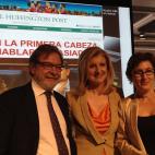 Juan Luis Cebrián, presidente de El País; Arianna Huffington, presidenta del Huffington Post Media Group; y Montserrat Domínguez, directora de El HuffPost al final de la presentación.