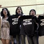 Un grupo de esposas de mineros que han asistido esta tarde como invitadas al Senado, durante el pleno que ha celebrado la Cámara Alta para votar la sección de los presupuestos generales del Estado