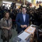 Votando el 20 de noviembre pasado, imaginamos que al señor que la acompaña.