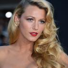 Blake Lively, en la presentación de Savages, calca el look de la diva del cine negro.