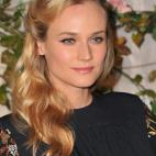 Diane Kruger añade un recogido en la coronilla pero mantiene las ondas al hombro.