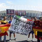 Aficionados españoles e italianos, antes del partido.