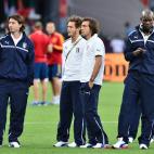 Los jugadores italianos, sobre el césped del estadio antes del partido.