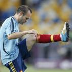 Iniesta, durante el calentamiento.