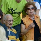 Los padres de Balotelli, en la grada.