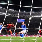 Silva marca el primer gol del partido.