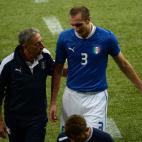 Chiellini se retira lesionado en la primera parte.