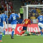Jordi Alba remata a gol tras un pase de Xavi.