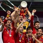 Los jugadores de la selección, con la copa.