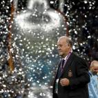 El entrenador sale del estadio y deja que sus jugadores disfruten de la fiesta