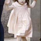 Acaba de cumplir seis años. Sus padres le pusieron un nombre que significa 'princesa'. No le gustan los fotógrafos y es un icono de la moda infantil. Incluso ha vestido ya tacones. Entre sus pasiones, los peluches.