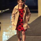 Acaba de cumplir seis años. Sus padres le pusieron un nombre que significa 'princesa'. No le gustan los fotógrafos y es un icono de la moda infantil. Incluso ha vestido ya tacones. Entre sus pasiones, los peluches.