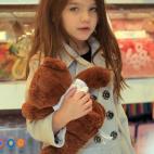 Acaba de cumplir seis años. Sus padres le pusieron un nombre que significa 'princesa'. No le gustan los fotógrafos y es un icono de la moda infantil. Incluso ha vestido ya tacones. Entre sus pasiones, los peluches.