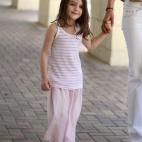 Acaba de cumplir seis años. Sus padres le pusieron un nombre que significa 'princesa'. No le gustan los fotógrafos y es un icono de la moda infantil. Incluso ha vestido ya tacones. Entre sus pasiones, los peluches.