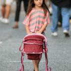 Acaba de cumplir seis años. Sus padres le pusieron un nombre que significa 'princesa'. No le gustan los fotógrafos y es un icono de la moda infantil. Incluso ha vestido ya tacones. Entre sus pasiones, los peluches.