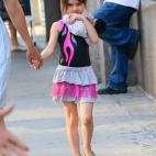 Acaba de cumplir seis años. Sus padres le pusieron un nombre que significa 'princesa'. No le gustan los fotógrafos y es un icono de la moda infantil. Incluso ha vestido ya tacones. Entre sus pasiones, los peluches.