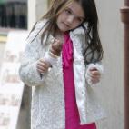 Acaba de cumplir seis años. Sus padres le pusieron un nombre que significa 'princesa'. No le gustan los fotógrafos y es un icono de la moda infantil. Incluso ha vestido ya tacones. Entre sus pasiones, los peluches.