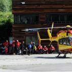 Los equipos de rescate han puesto en marcha un dispositivo de búsqueda de los desaparecidos con perros y helicópteros.