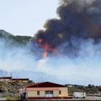Una casa, muy cerca de las llamas en El Paso (La Palma)