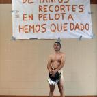 "A causa de la crisis económica que ningún trabajador público o privado ha generado, los gobiernos sólo saben recaudar dinero de nuestros bolsillos", han comentado.