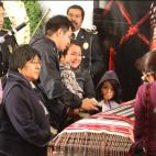 Cientos de seguidores dieron el último adiós a la cantante mexicana Chavela Vargas, en la Plaza Garibaldi, de la Ciudad de México, donde se le rindió homenaje póstumo a la intérprete que murió ayer a los 93 años de edad. (Agosto 7, 2012)