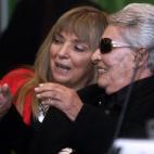 Chavela Vargas junto a su amiga y biógrafa, la periodista Maria Cortina.