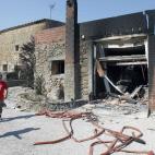 Estado en que ha quedado una casa, parcialmente quemada, en la localidad de Terrades