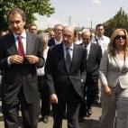 El ex presidente del Gobierno, Jose Luís Rodríguez Zapatero, acompañado por el líder del PSOE, Alfredo Pérez Rubalcaba, y la socialista Trinidad Jiménez