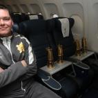 El 18 de mayo viajó en avión, custodiada por un oficial de policía británico. | Getty