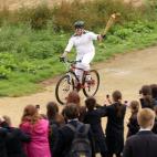 Y sobre dos ruedas, en Hadleig (Inglaterra). | Getty