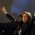 Paul Maccartney cantando 'Hey Jude'. Con problemas en la voz y en el sonido.