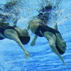 Favorecidas por el sorteo, que las dejaba en la penúltima plaza del concurso y con el reto de mejorar tres décimas para luchar por la plata, que tenían en ese momento las chinas Xuechen Huang y Ou Liu, se lanzaban a la piscina a ritmo de tang...