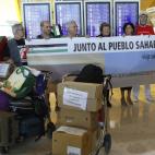 Una delegación del movimiento de apoyo al pueblo saharaui que viaja a los campamentos de refugiados saharauis de Tinduf (Argelia), a pesar de que el Ministerio de Asuntos Exteriores y de Cooperación sigue desaconsejando ir a la zona por motivo...