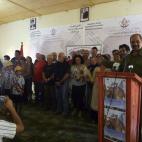 Los cooperantes españoles desplazados a los campamentos de refugiados saharauis han sido recibidos hoy como héroes entre fuertes medidas de seguridad adoptadas por la policía del Frente Polisario para evitar el riesgo de secuestro. En la imag...